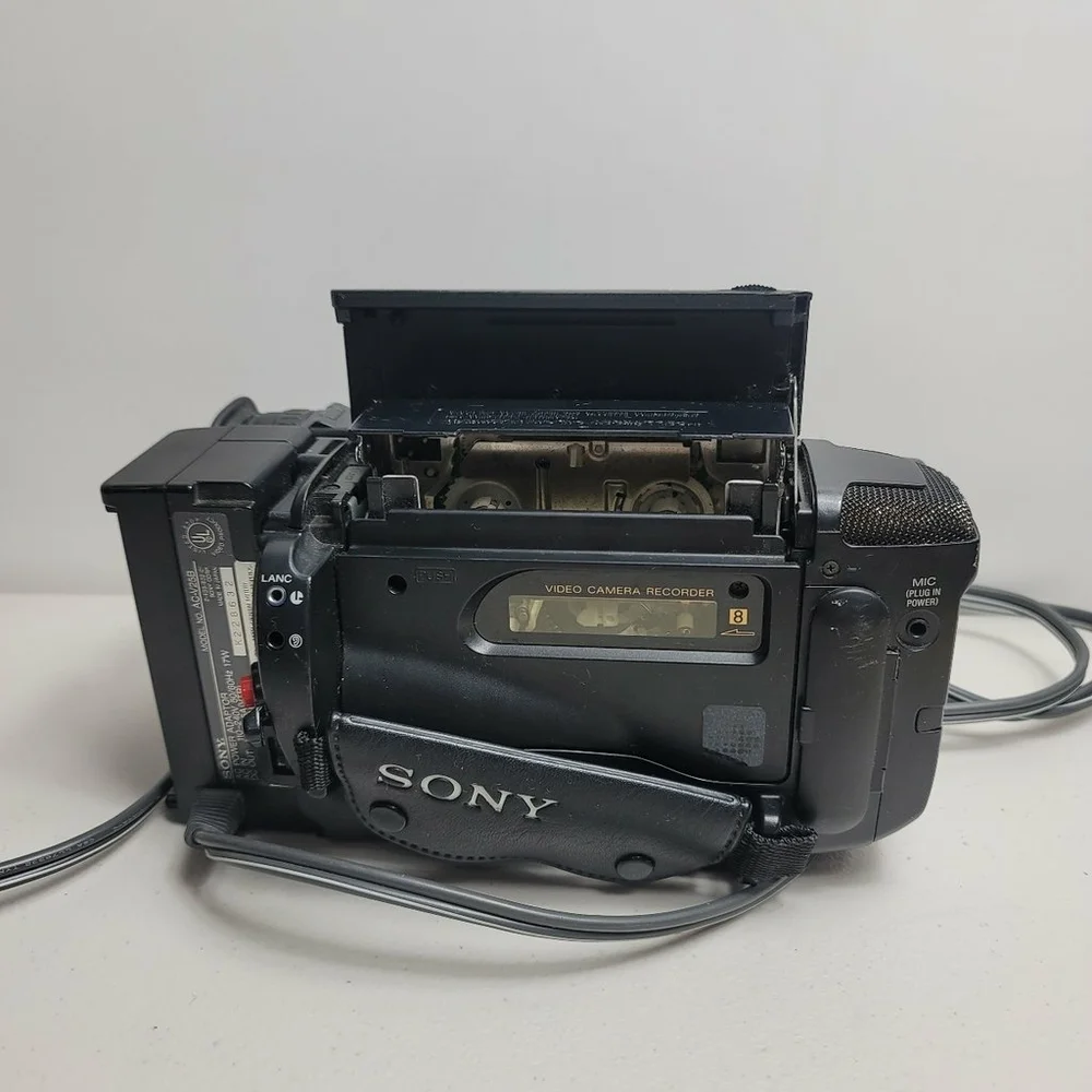 Sony Video Hi-8 Handycam CCD-TR400 Camcorder As Is NO work selling just for part